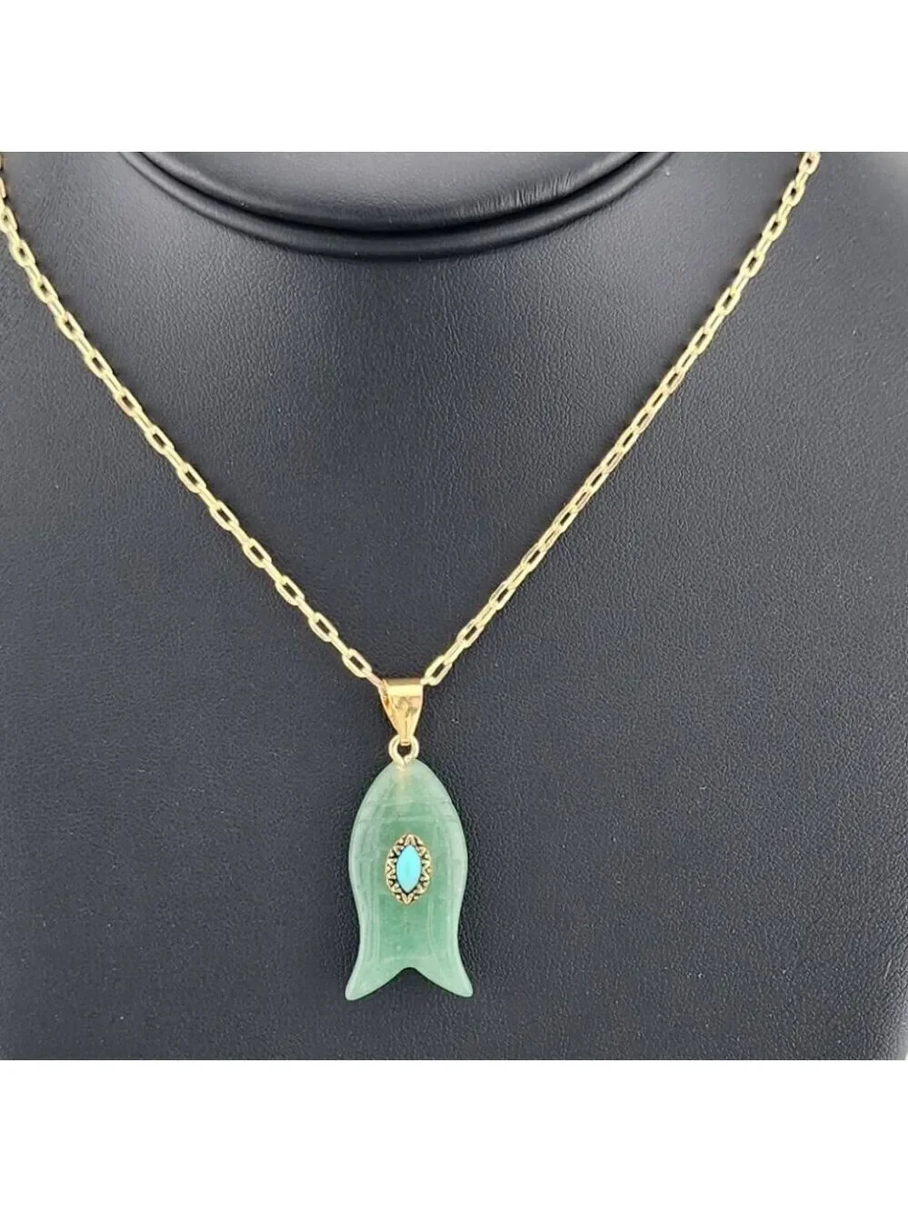 Under the Sea Vibes – Fish-Shaped Green Agate Necklace with Stone